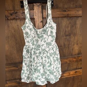 Francesca's Collections Green Floral Mini Dress